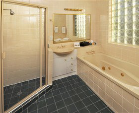 McNevins Logan Park Motel - Sydney Tourism 1