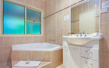 The Acreage Luxury B&B And Guesthouse - - Sydney Tourism 1