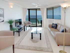Malibu Mooloolaba - Sydney Tourism 1
