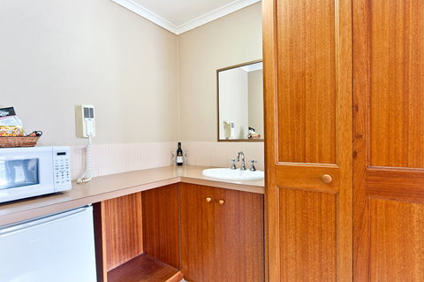 BEST WESTERN Tudor Motor Inn - Sydney Tourism 8