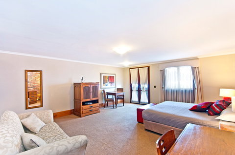 BEST WESTERN Tudor Motor Inn - Sydney Tourism 13