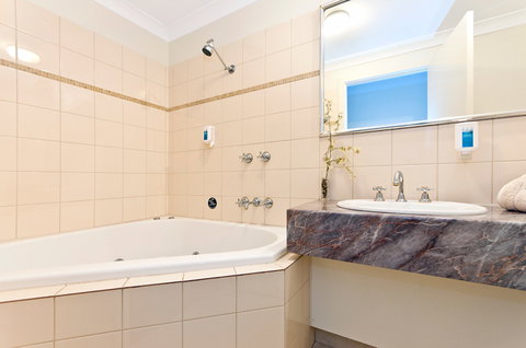 BEST WESTERN Tudor Motor Inn - Sydney Tourism 14