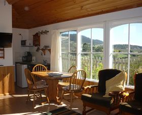 Mulberry Cottage Unique B&B And Grannie Rhodes Cultural Heritage Shows - Sydney Tourism 4