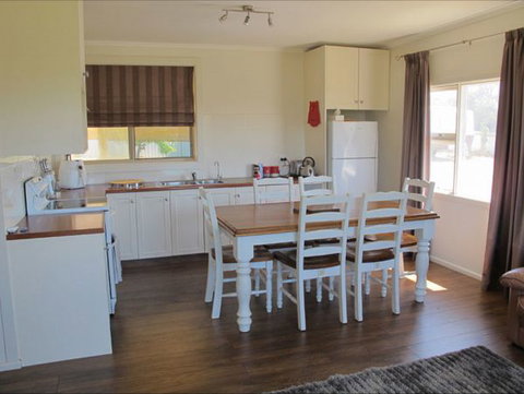 Fensom's Holiday Home - Sydney Tourism 5