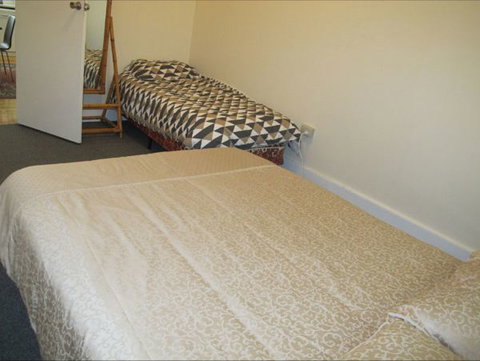 Fensom's Holiday Home - Sydney Tourism 3