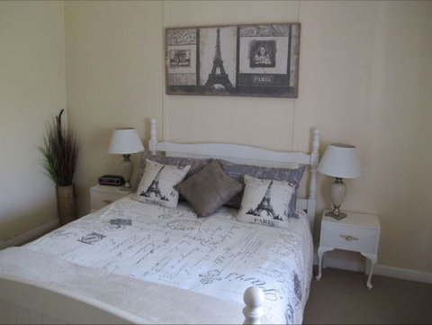 Fensom's Holiday Home - Sydney Tourism 17