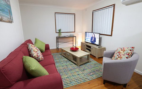 Waratah Beach Breaks - Sydney Tourism 0
