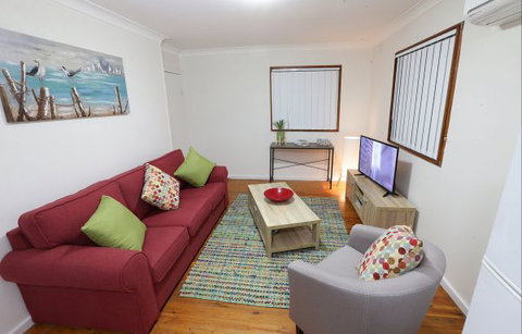 Waratah Beach Breaks - Sydney Tourism 3