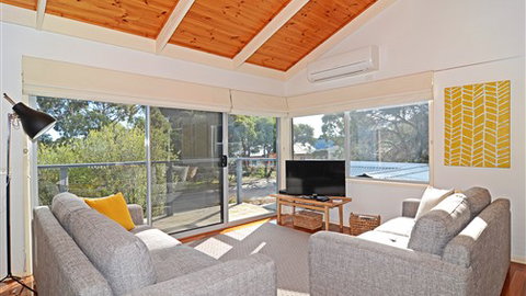 Barrakee Beach House - Anglesea - Sydney Tourism 0