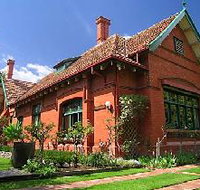 Buxton Manor - George Lowe Esquire Apartment