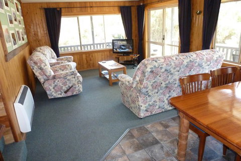 Arties Cottage Accommodation - Sydney Tourism 1