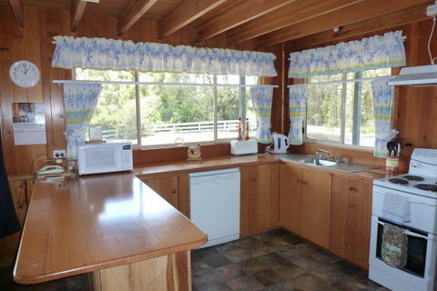 Arties Cottage Accommodation - Sydney Tourism 3