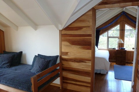 Arties Cottage Accommodation - Sydney Tourism 6