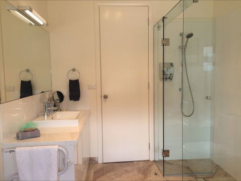 Heathcote Views Bed & Breakfast - Sydney Tourism 3