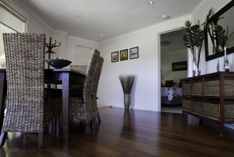 C-Deck Beach House Apartment - Sydney Tourism 4