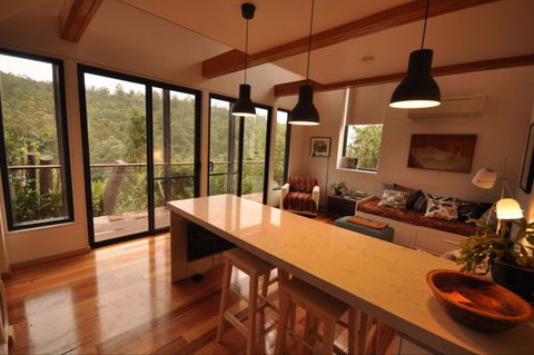 Pipeline Chalet Mt Wellington - Sydney Tourism 3