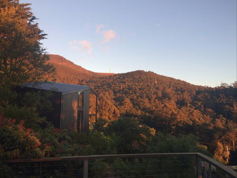 Pipeline Chalet Mt Wellington - Sydney Tourism 7