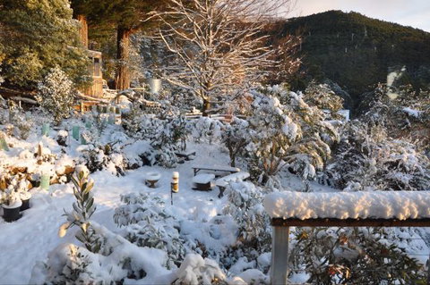 Pipeline Chalet Mt Wellington - Sydney Tourism 8