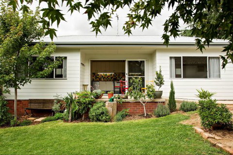 Young Garden Retreat - Sydney Tourism 0