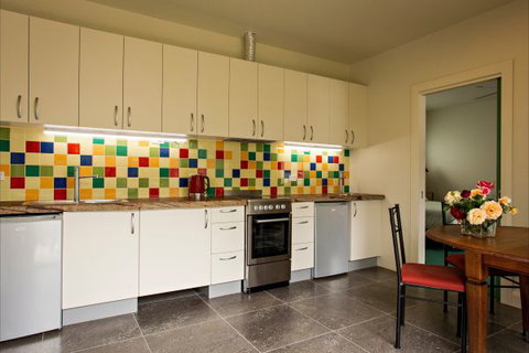 Young Garden Retreat - Sydney Tourism 3