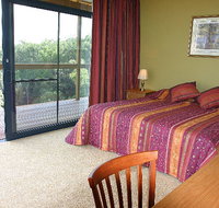 Banjos Bushland Retreat - Sydney Tourism