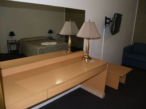 Campbelltown Colonial Motor Inn - Sydney Tourism 1