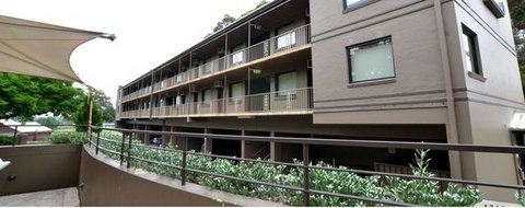 Crown Hotel Motel - Sydney Tourism 1