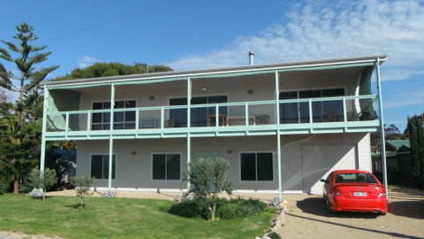Pine Lodge - Sydney Tourism 0