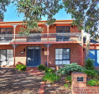 All Seasons Lakefront Getaway - Sydney Tourism
