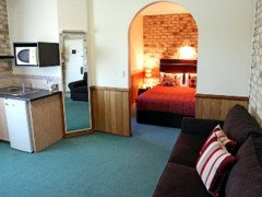 Highlander Motor Inn & Apartments - Sydney Tourism 1