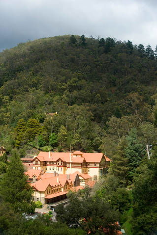 Jenolan Caves - Sydney Tourism 1