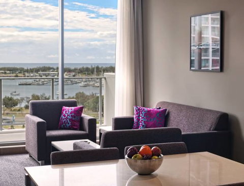 Meriton Serviced Apartments - Southport - Sydney Tourism 0
