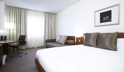 Novotel Canberra - Sydney Tourism 1