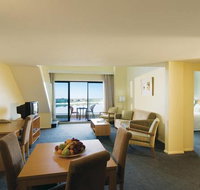 Oaks Waterfront Resort - Sydney Tourism