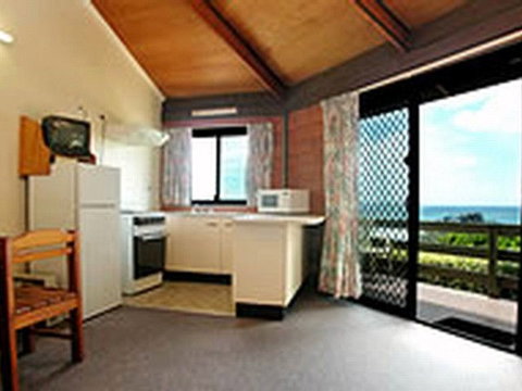 Shelly Beach Cabins - Sydney Tourism 0