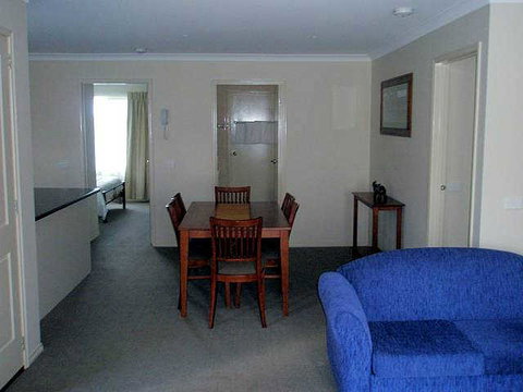 Victoria Lodge Motor Inn & Serviced Apartments - Sydney Tourism 1