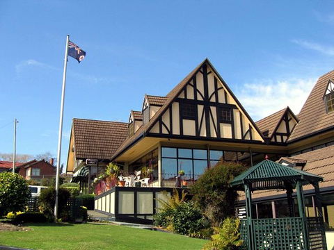 Village Family Motor Inn - Sydney Tourism 0