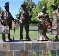 Dad Dave Mum and Mabel - Sydney Tourism