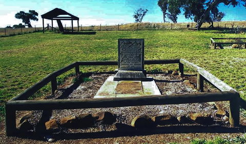 Yuranighs Aboriginal Grave Historic Site - Sydney Tourism 0