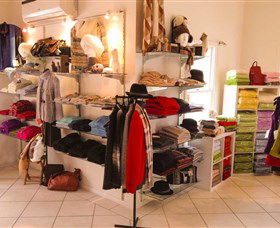 Australian Alpaca Barn - Hunter Valley Gardens - Sydney Tourism 1