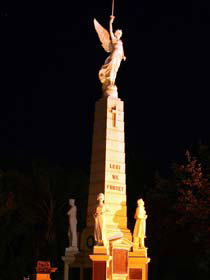 Cenotaph And Memorial Gates - Sydney Tourism 1