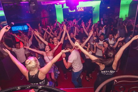 THE HANGOVER CRAWL - CLUB CRAWL SURFERS PARADISE - NIGHTLIFE - CLUBBING - Sydney Tourism 1