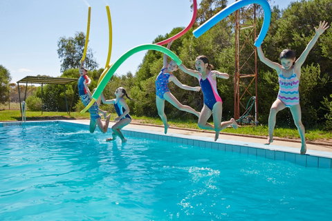 Oaklands War Memorial Swimming Pool - Sydney Tourism 0