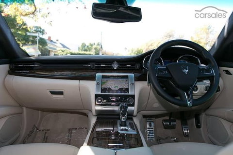 Maserati Quattroporte Limousine Transfer Cairns Airport To Port Douglas - Sydney Tourism 2