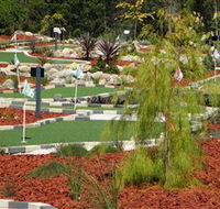 18 Hole Mini Golf - Club Husky - Sydney Tourism