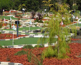 18 Hole Mini Golf - Club Husky - Sydney Tourism 0