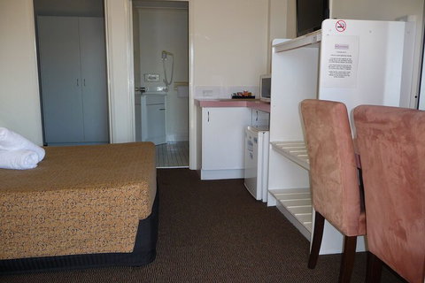 Blue Pelican Motel - Sydney Tourism 5
