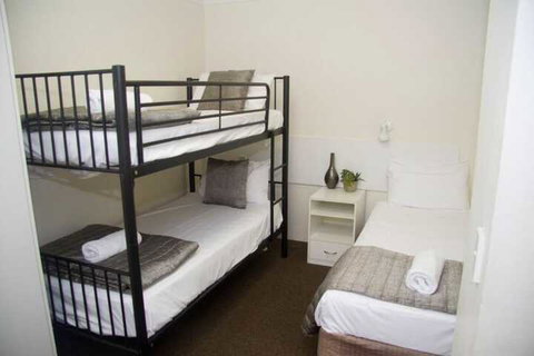 Blue Pelican Motel - Sydney Tourism 7