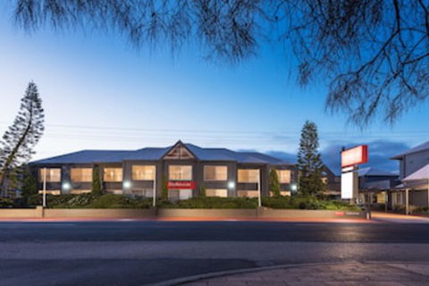 Bellevue On The Lakes - Sydney Tourism 0