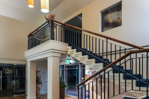 Bellevue On The Lakes - Sydney Tourism 6